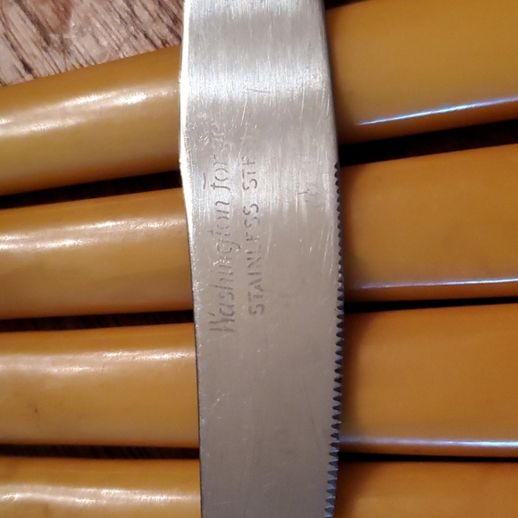 Vintage Bakelite Washing Forge Table Knives - Picture 3 of 3